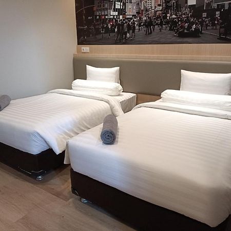 Odua Golden Mansyur Medan Hotel Exterior foto
